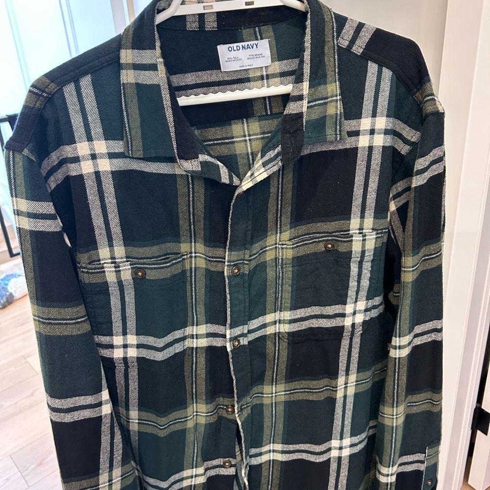 Old Navy Men's Dark Green and Black Plaid Shirt
